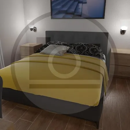 Daire Awesome Apartment In Zadar With Wifi *